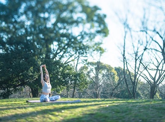 外でのヨガ