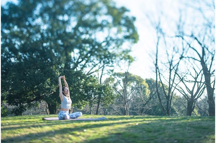外でのヨガ